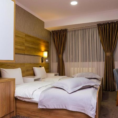 Hotel Ildis Iasi Bagian luar foto